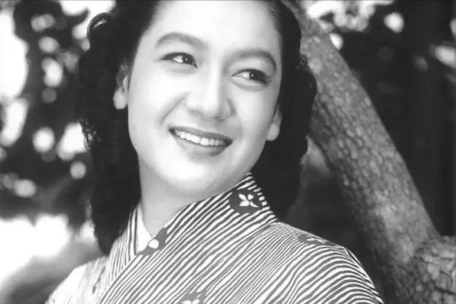 原节子和麦克阿瑟两人年龄差多少,日本女神原节子