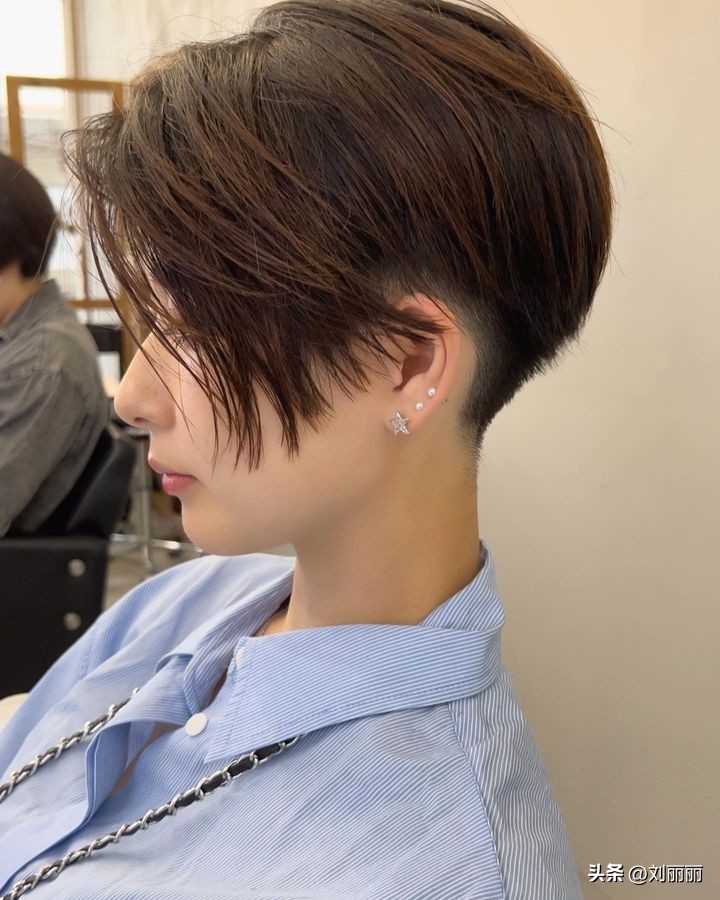 女孩子发型简单扎法10-14岁中短发,12-15岁学生适合的无刘海短发发型