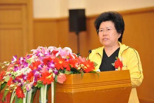 好无语，专家称年轻人不生孩子是不对的，孩子是长周期耐用消费品