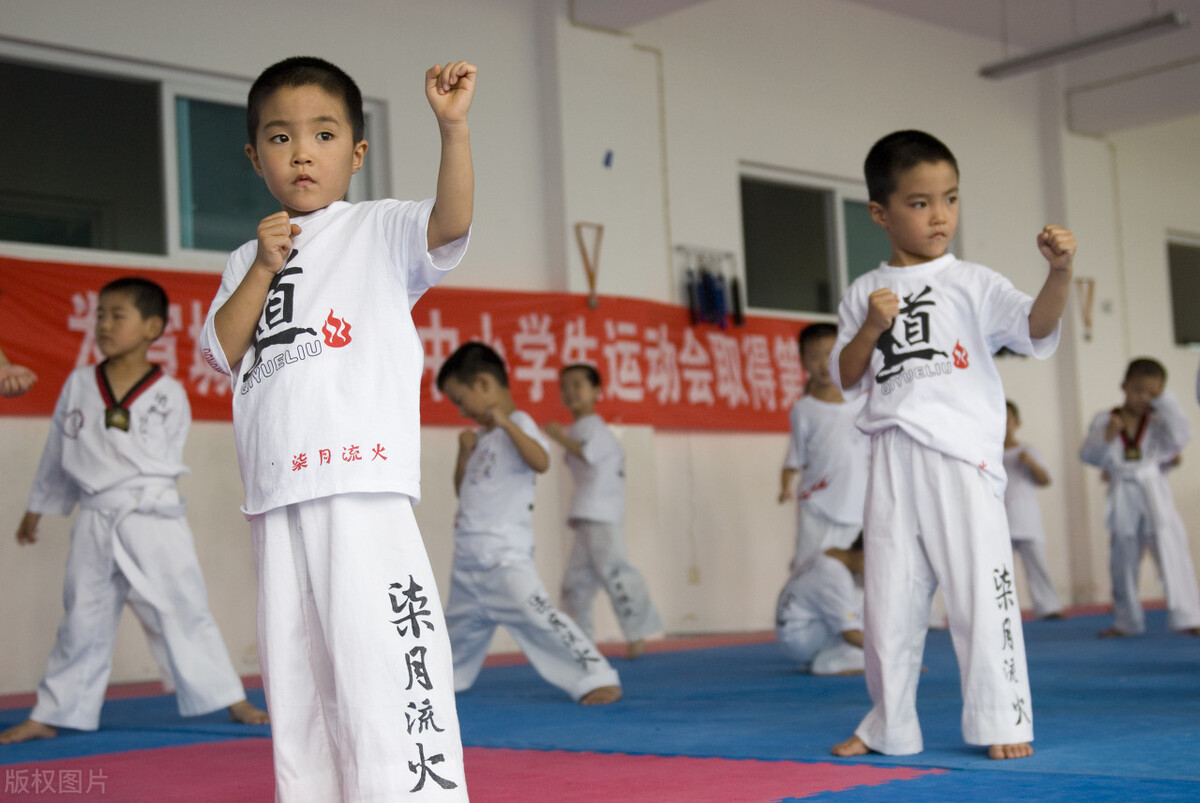 胖墩杀手,美艳娇妻从不惯着他,一根皮带勒着他肚子为他瘦身