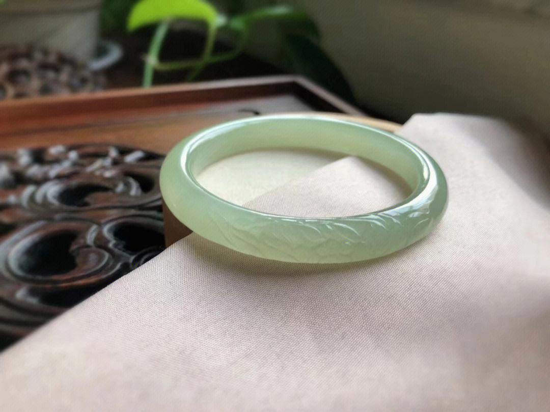 玉手镯要买什么样最好,玉手镯怎么选才是最好