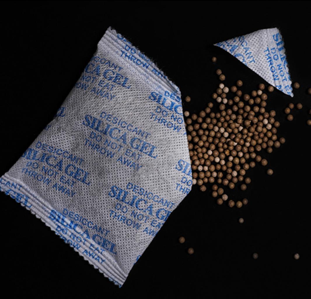 茶杯里干燥剂误服怎么办,误服干燥剂会有什么后果