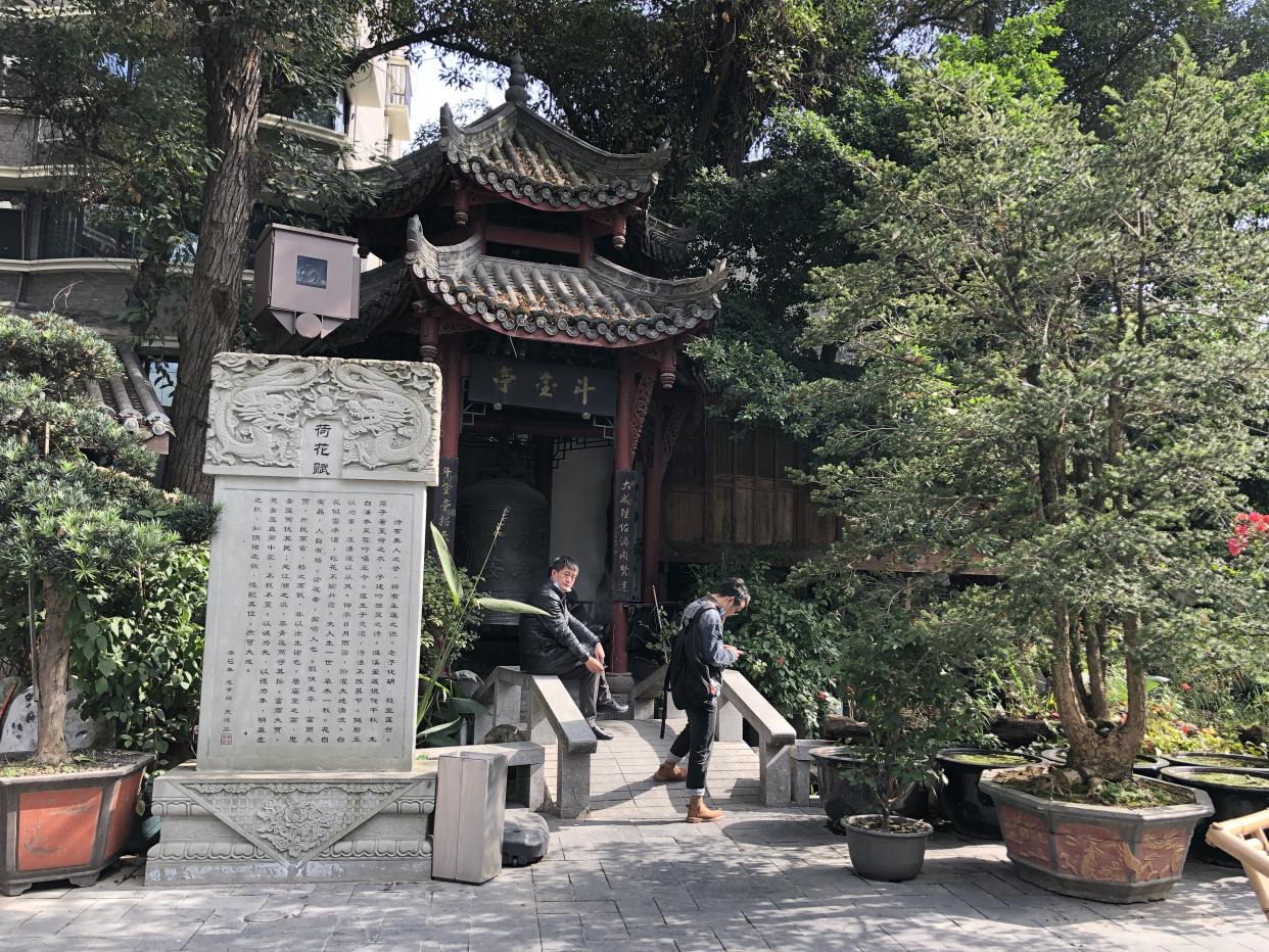 荷花池市场有什么好玩的,荷花池仿古街