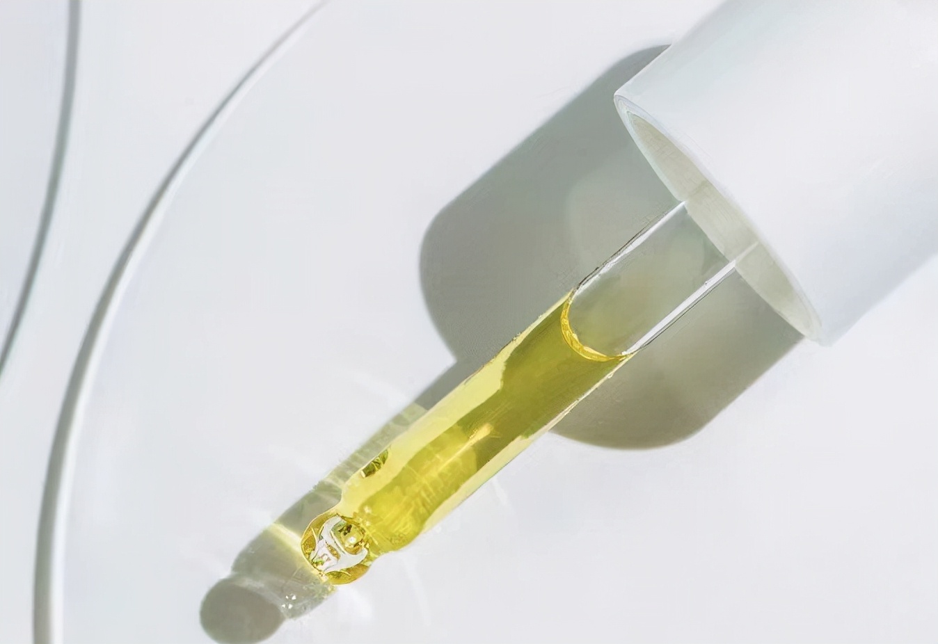 4款平价好用的护肤油,每次用几滴即可,皮肤一整天都嫩出水