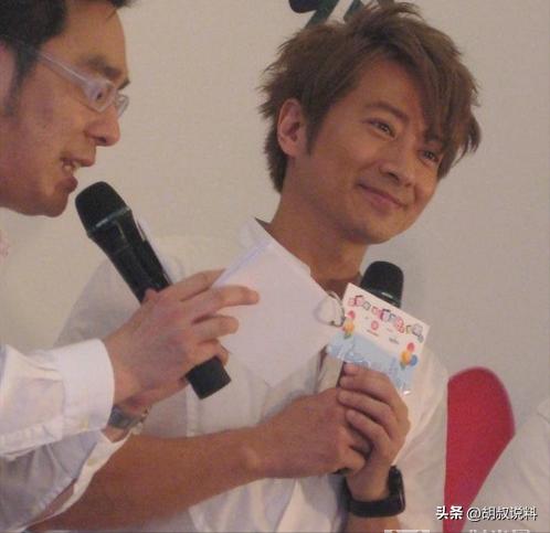 因一句：*鱼岛钓**是中国的，他惨遭封杀20年，如今复出依旧熠熠生辉