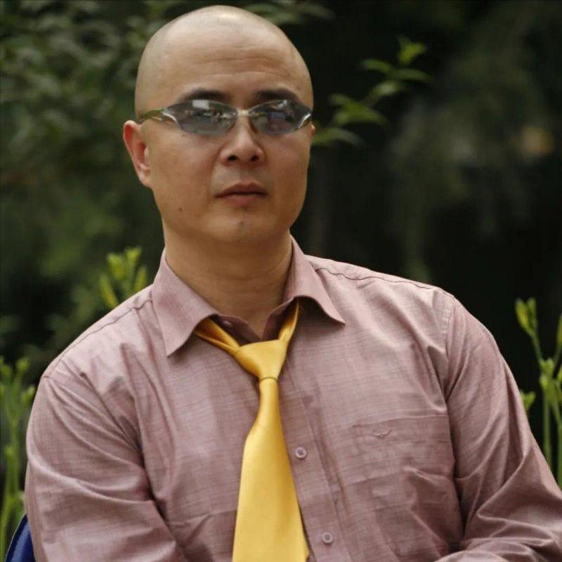 过气演员的窘况:县城忙走穴、直播用怪招,晚节不保,何必呢?