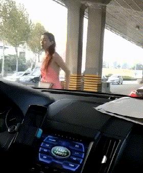 女友今年都二十三了，还是这样，是不是没救了哈哈哈好尴尬