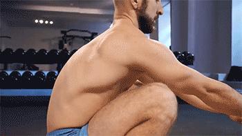 健身教练辅助女学员深蹲,辅助深蹲150kg女学员