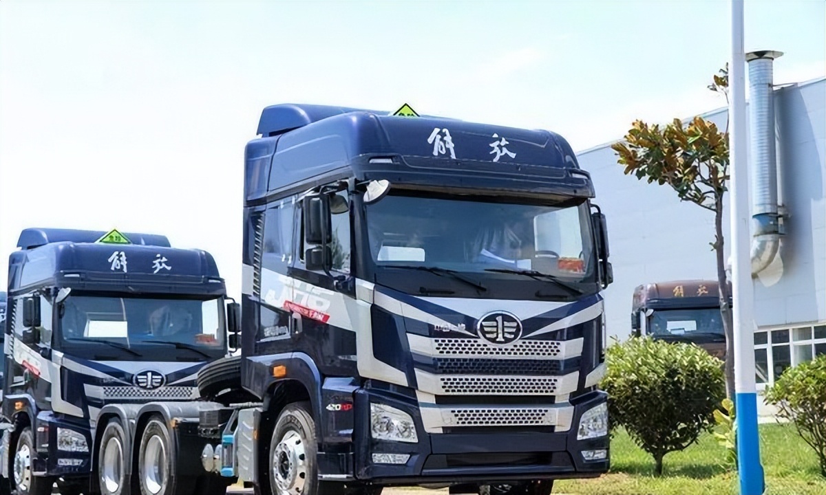 康明斯采埃孚哪款中卡车好,康明斯采埃孚重卡