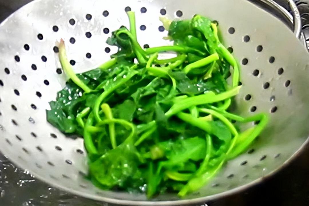 儿童缺乏锌主要要吃哪些食物,儿童锌过高症状吃什么食物补得快