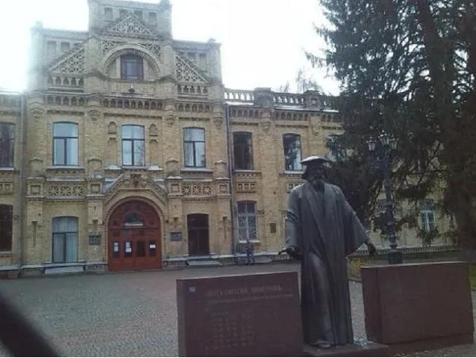 飞机上看比基尼秀？越南第一女首富创办比基尼航空21岁赚百万美元