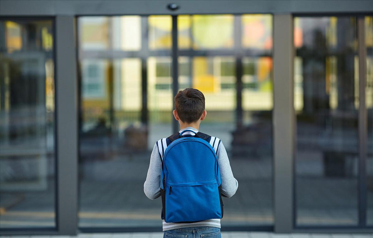 才十多岁的孩子啊！江苏一女生打扮漂亮出门，被小男孩提尴尬要求