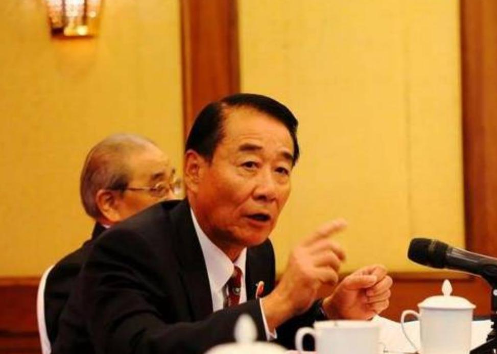 1977年*少奇刘**儿子写信给中央，连提4个“不”，*小平邓**批示：准予