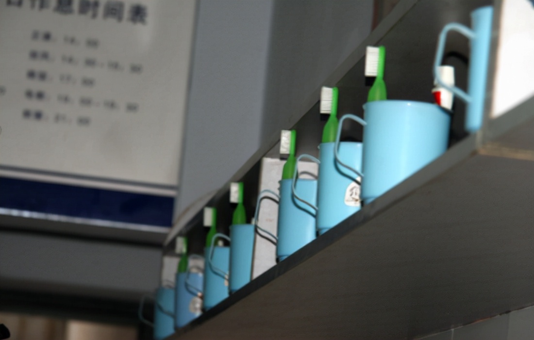 在看守所一般要做什么事情呢,刚刚进看守所每天都在做什么