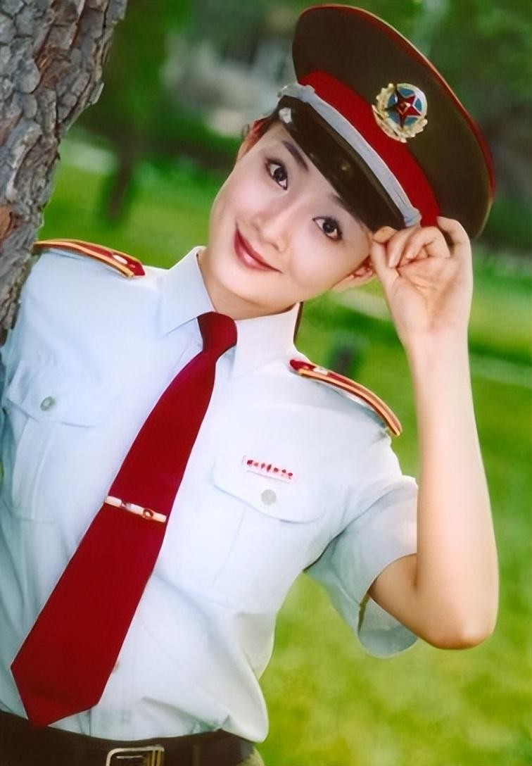 殷桃年过40依然美成一枝花,为什么殷桃被称为冻龄身材