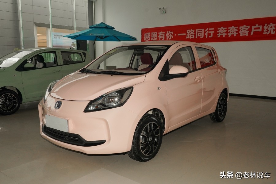 开五菱宏光miniev,五菱宏光miniev对比奔奔国民版