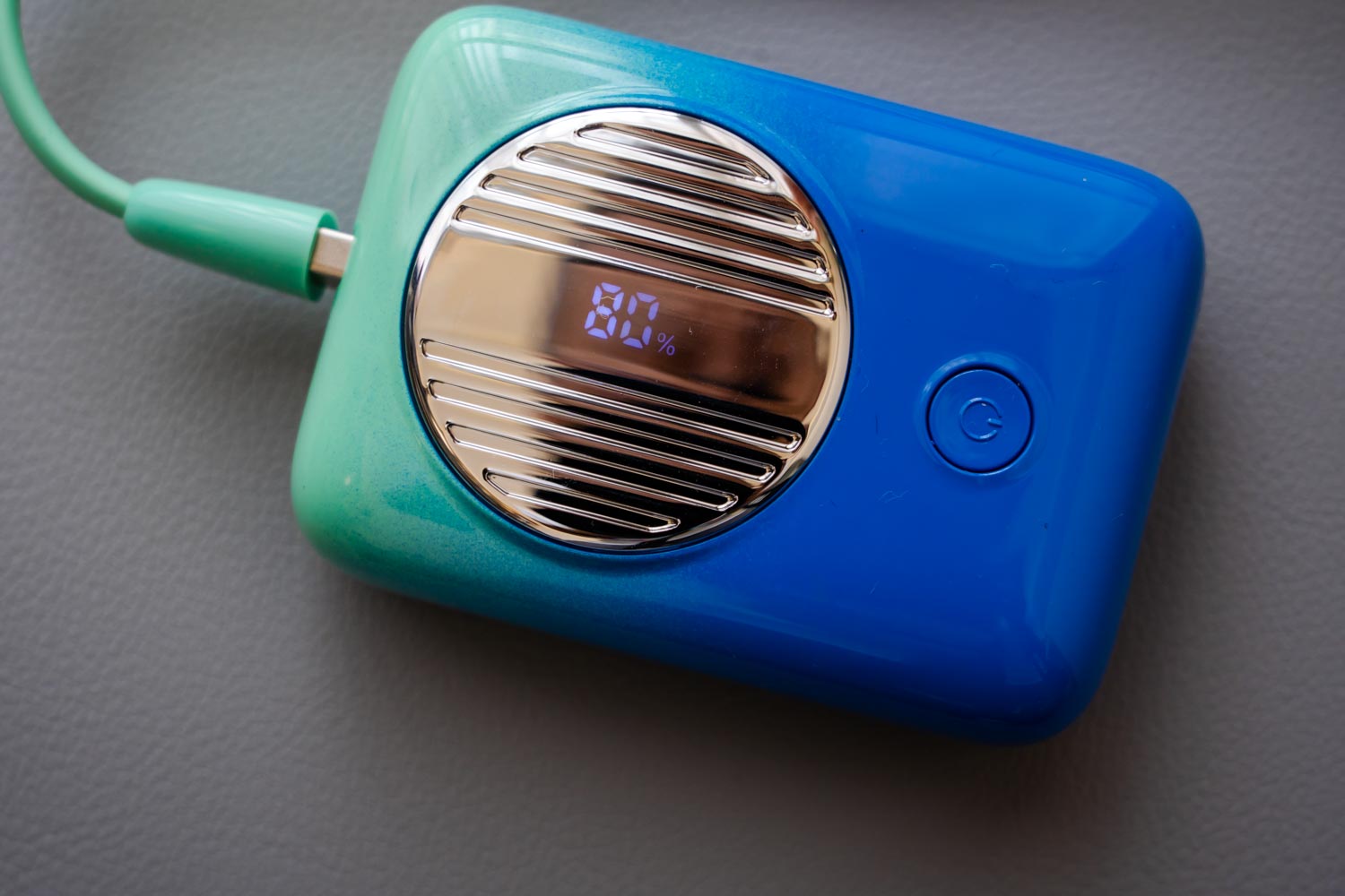 q10充电宝,迷你q10快充充电宝