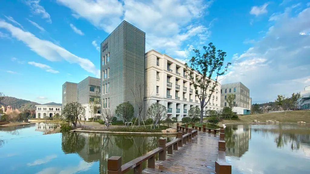 年薪可达110万!语言类强校发力引才!