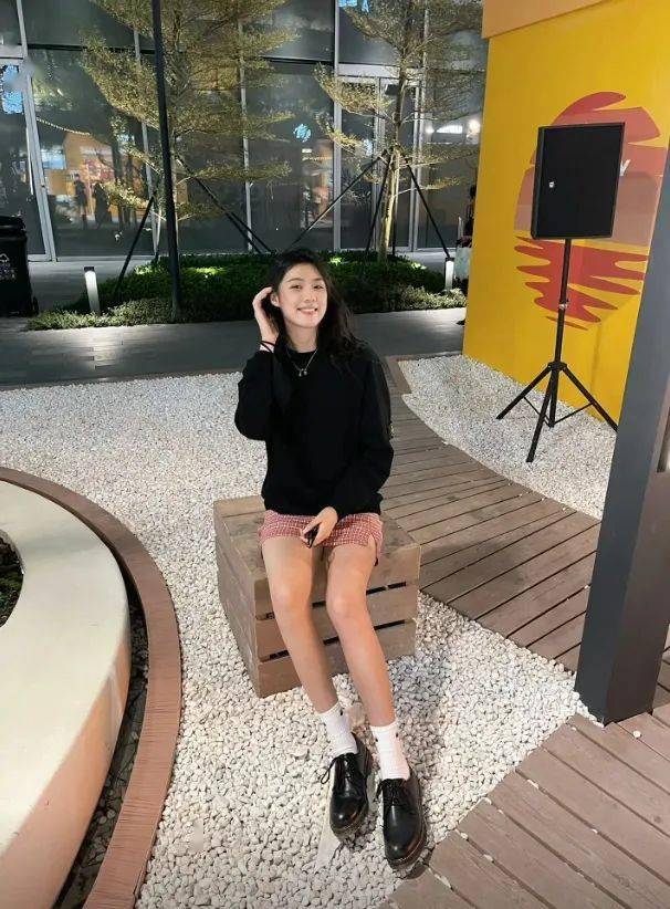 中国女篮王思雨照片好看一点的,徐杰和张茹王思雨身高啥关系