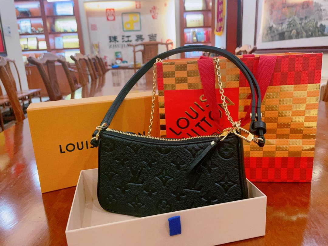 lv的腋下包值得购买吗,lv夏日限定腋下包