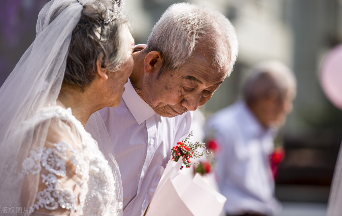 烧香祭拜关公烧几根,烧香烧几根拜观音