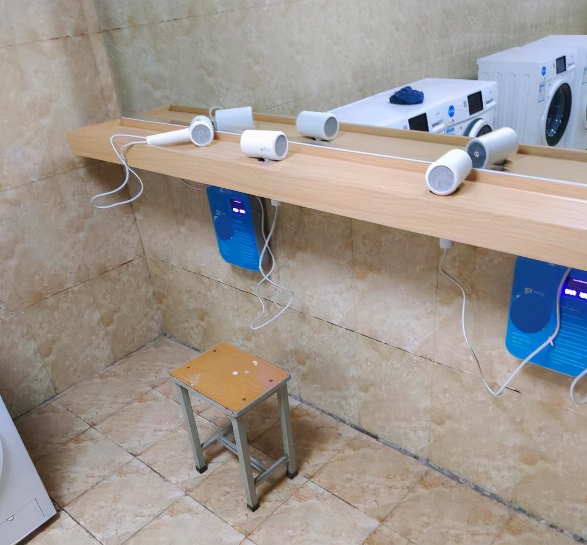 6分钟一块钱，吹头发都要钱！高校“精致”收费：学生是摇钱树？