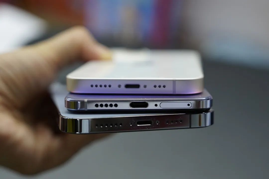 手机下的小孔有什么用途,手机上的小孔有什么用处