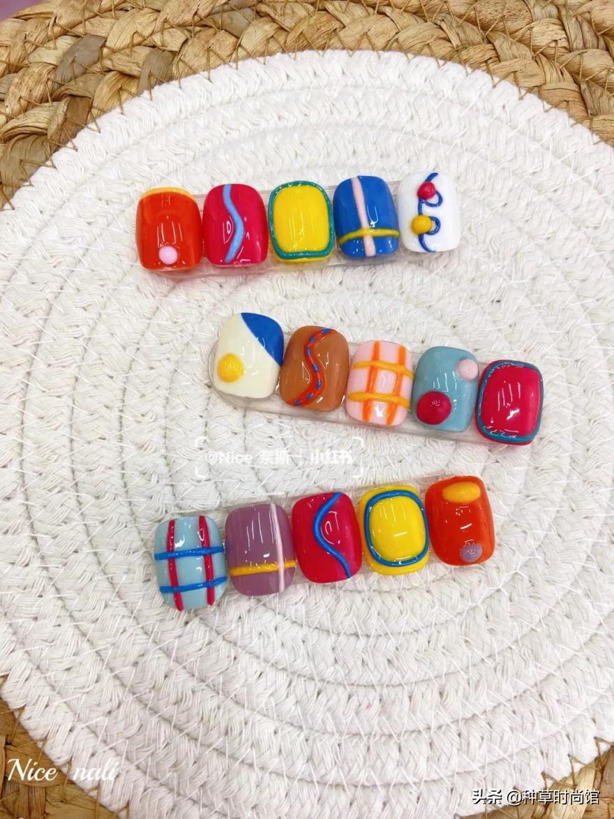 秋冬超显白高级感美甲,春日美甲图片最新款百搭