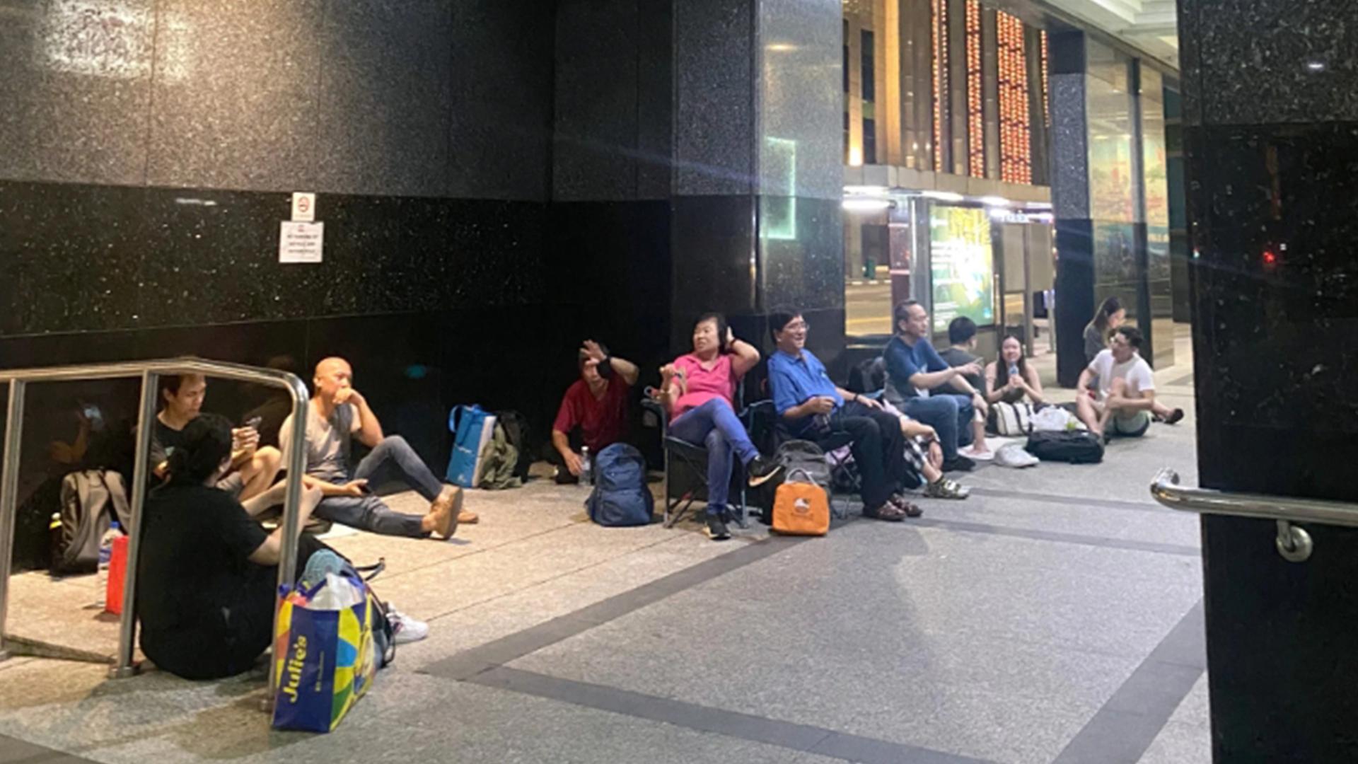 新加坡街头,新加坡街头一群中国人