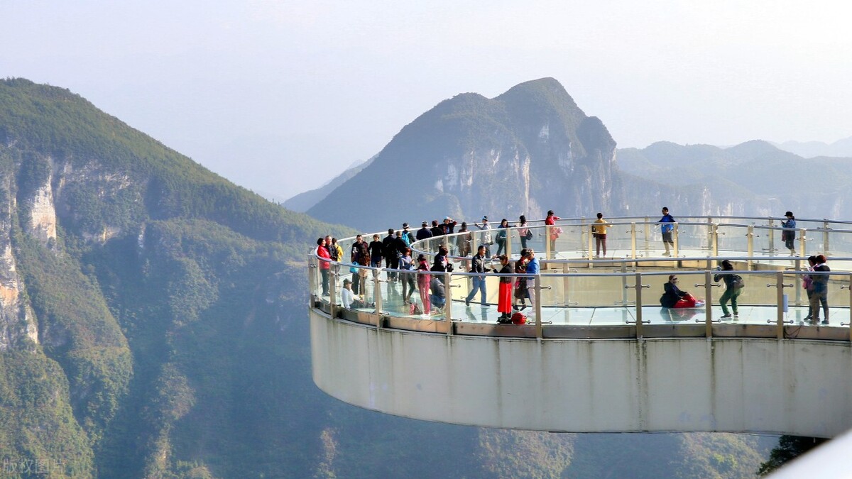巴山大峡谷玻璃廊桥是世界之最吗,世界第一悬挑玻璃景观廊桥