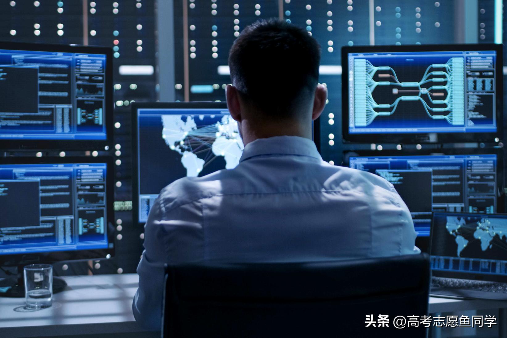 要谨慎报考的4个看似热门的专业,2022红牌专业和绿牌专业