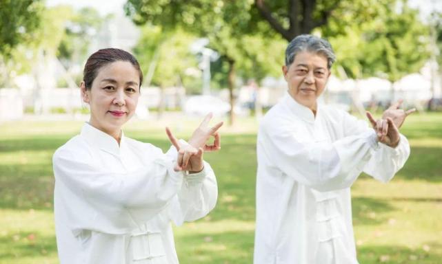 膝盖酸痛是什么原因怎样保护膝盖,平时膝盖有点隐隐作痛怎么回事