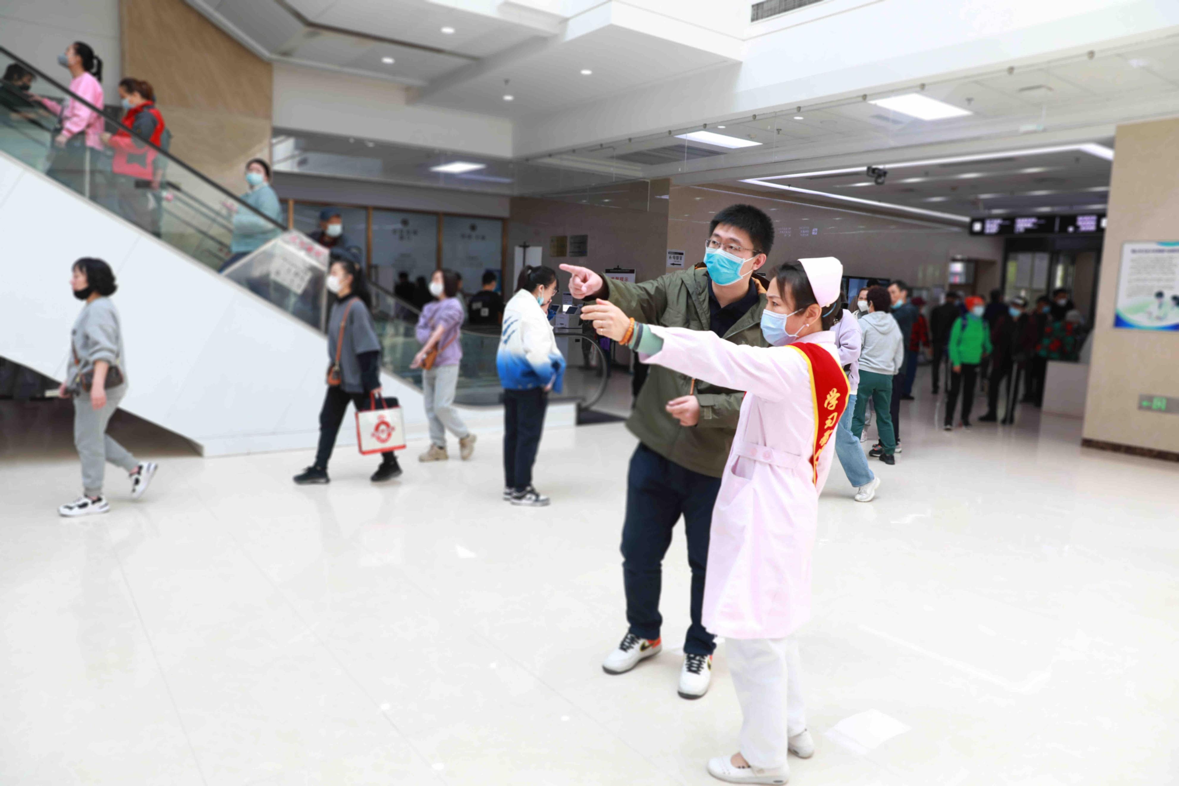 雷锋精神传承与青年志愿服务风采,医院传承雷锋精神致敬先锋模范