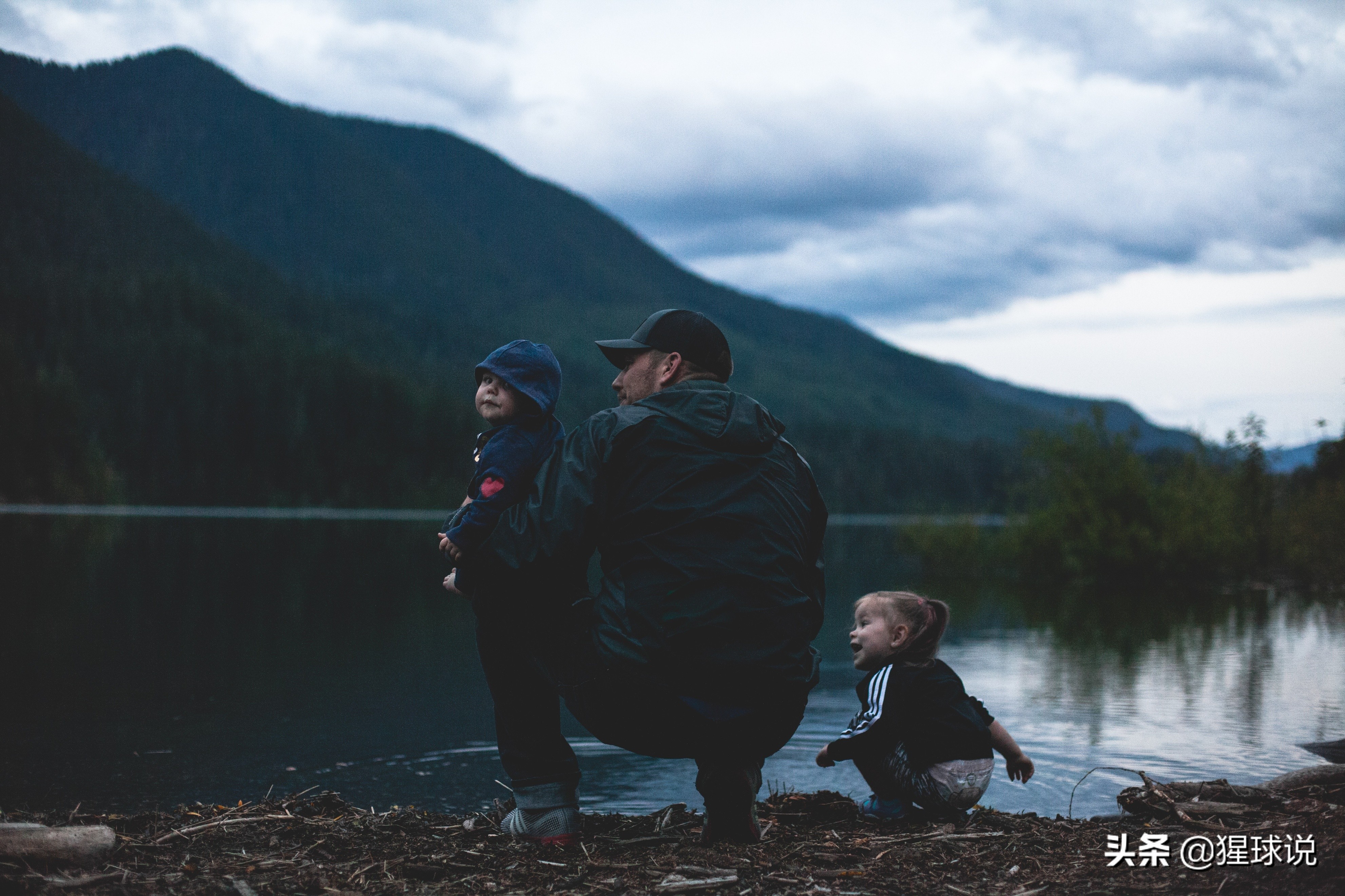 孩子买苹果手机离家出走,孩子拿苹果手机离家出走
