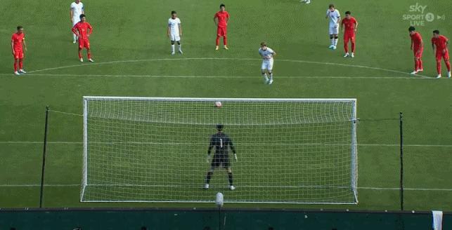 国足1:1澳大利亚颜骏凌失误,国足0:6威尔士颜骏凌近距离扑救