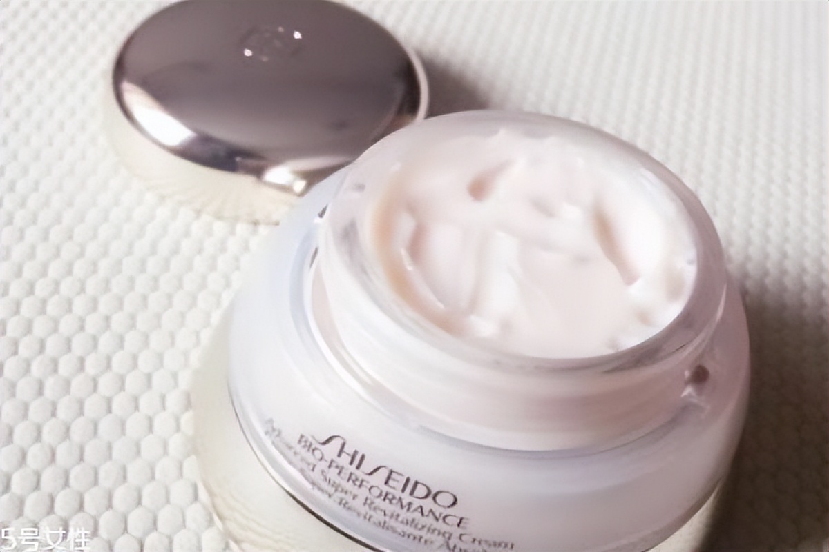 等我到了60岁，就要这样买护肤品，简单高效，管他是不是贵妇品牌