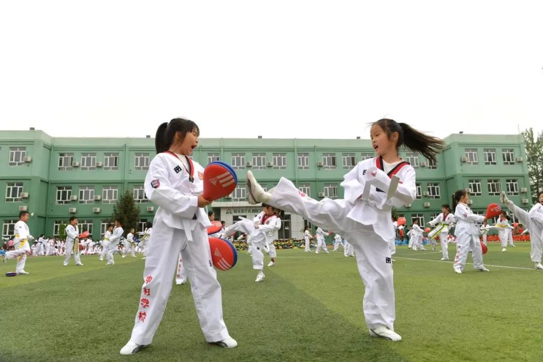 两千学生霸气登场的中杉金杉树体育节！泰酷辣！