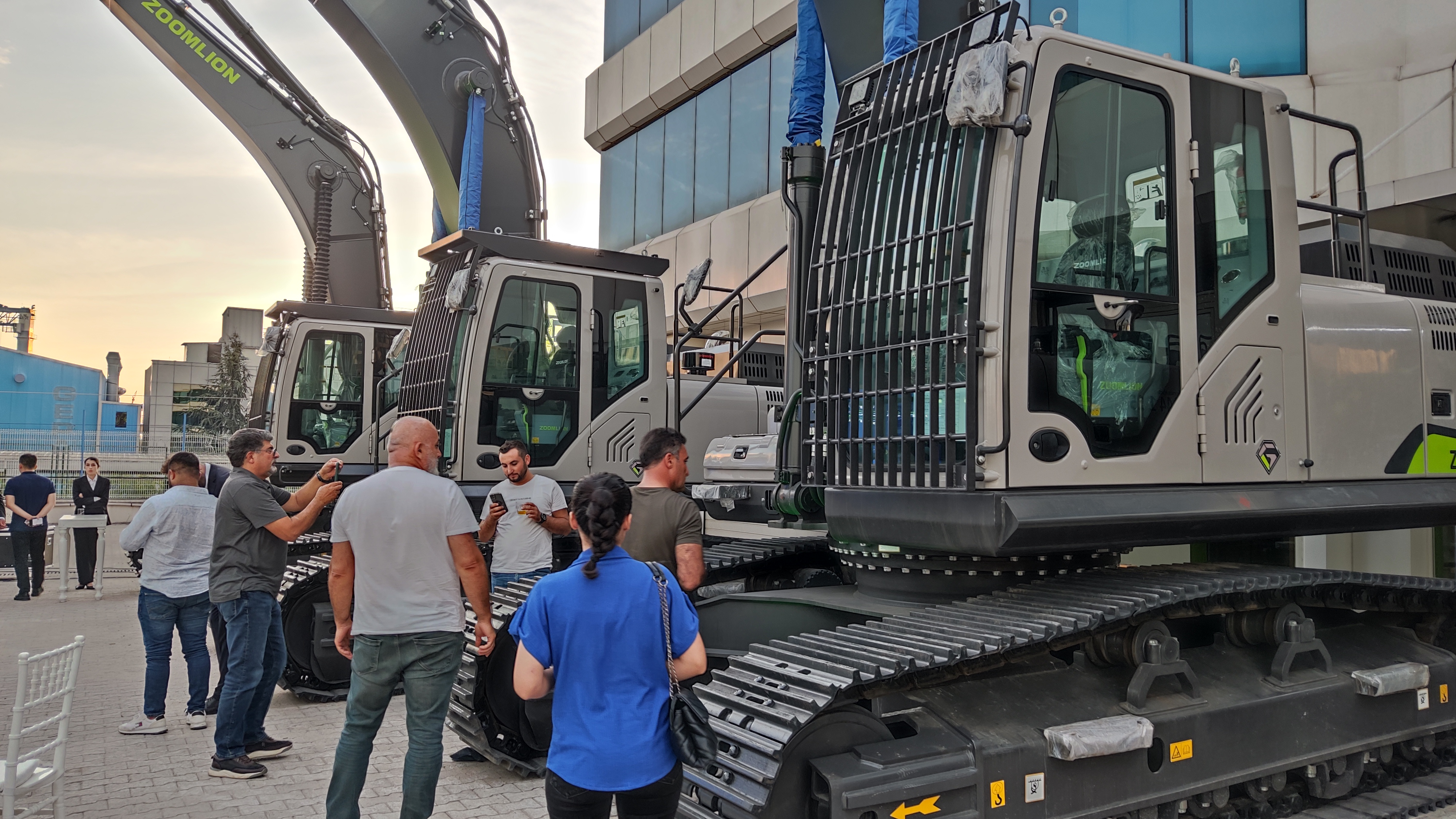 中联重科1250挖掘机多少钱一台,中联重科900g挖掘机多少钱