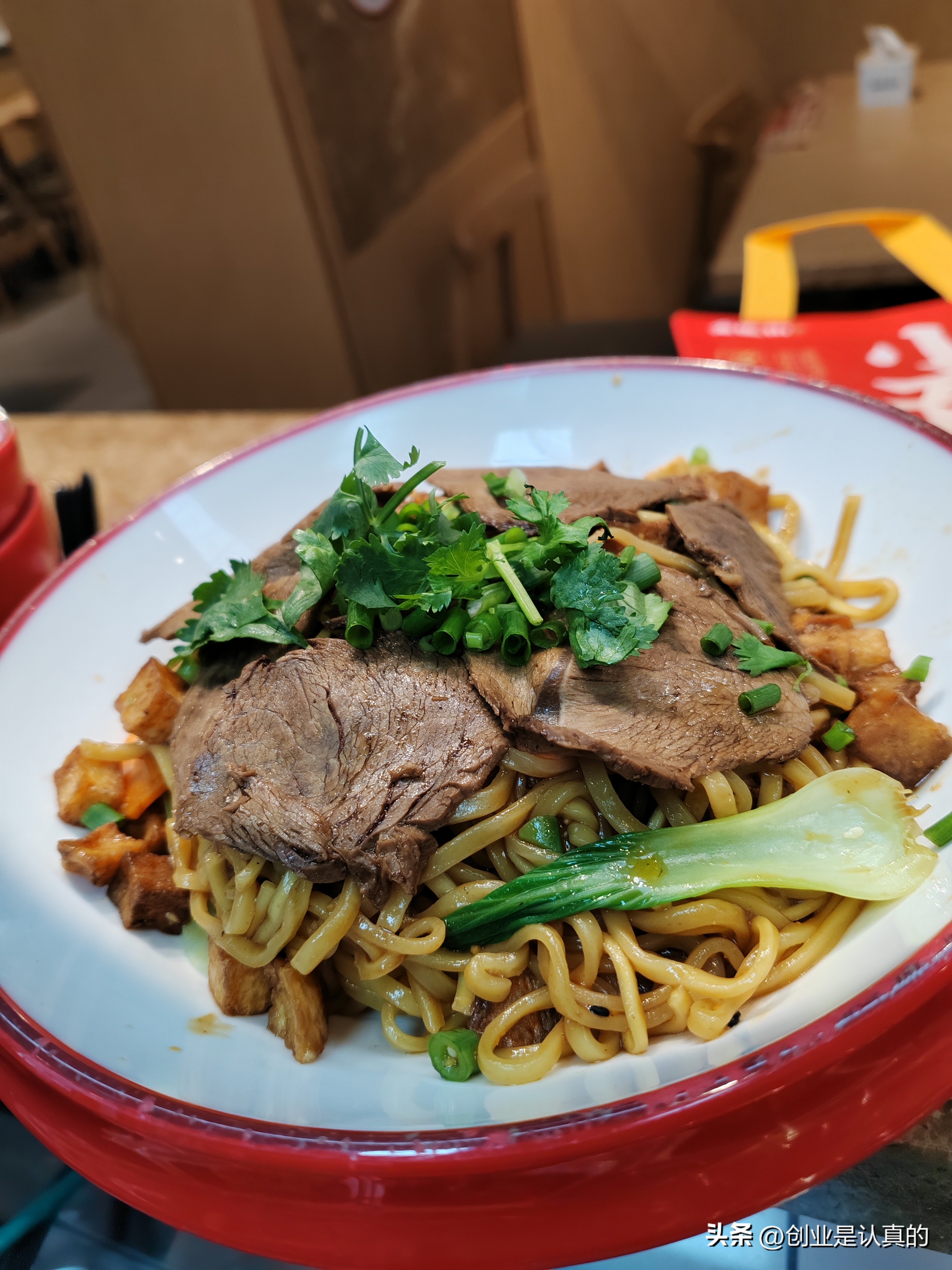 重庆小面店的做法大全,重庆小面和老城街小面哪家量大