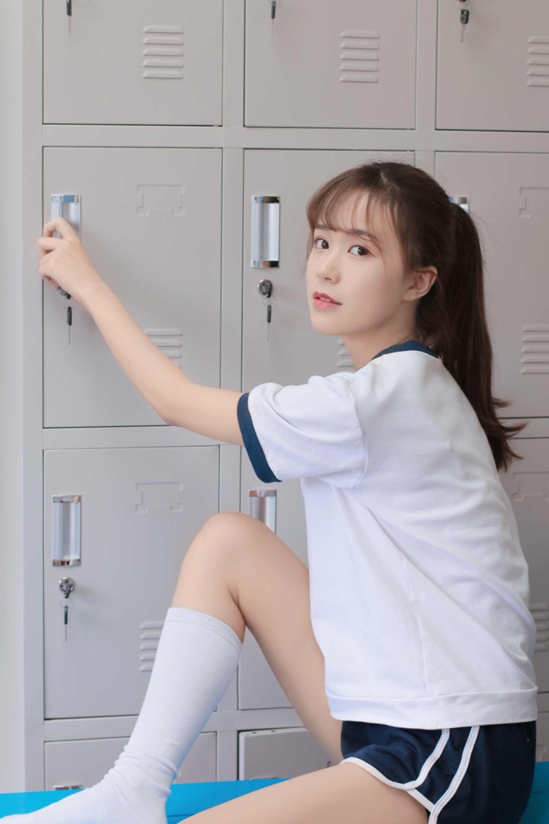 清纯迷人的校花,清纯迷人的小女孩