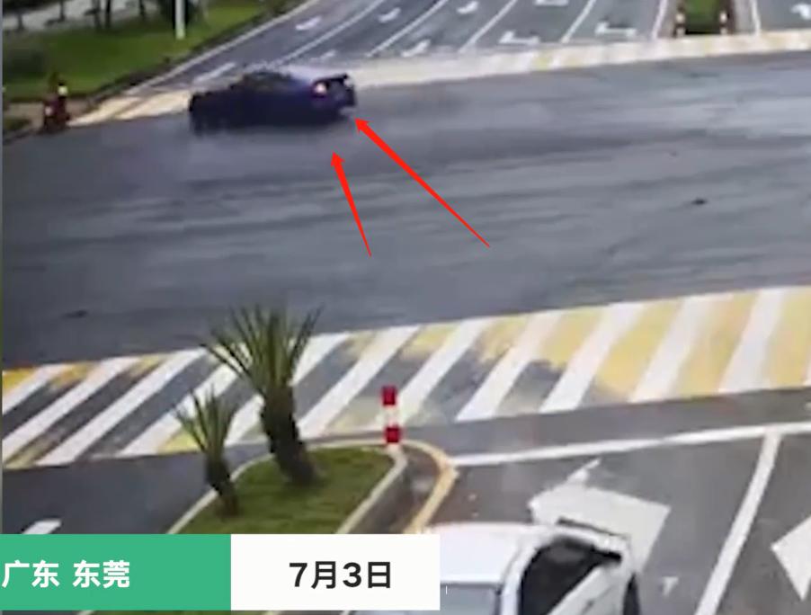 19岁男生开超跑带女友炸街被抓,在女子面前耍帅