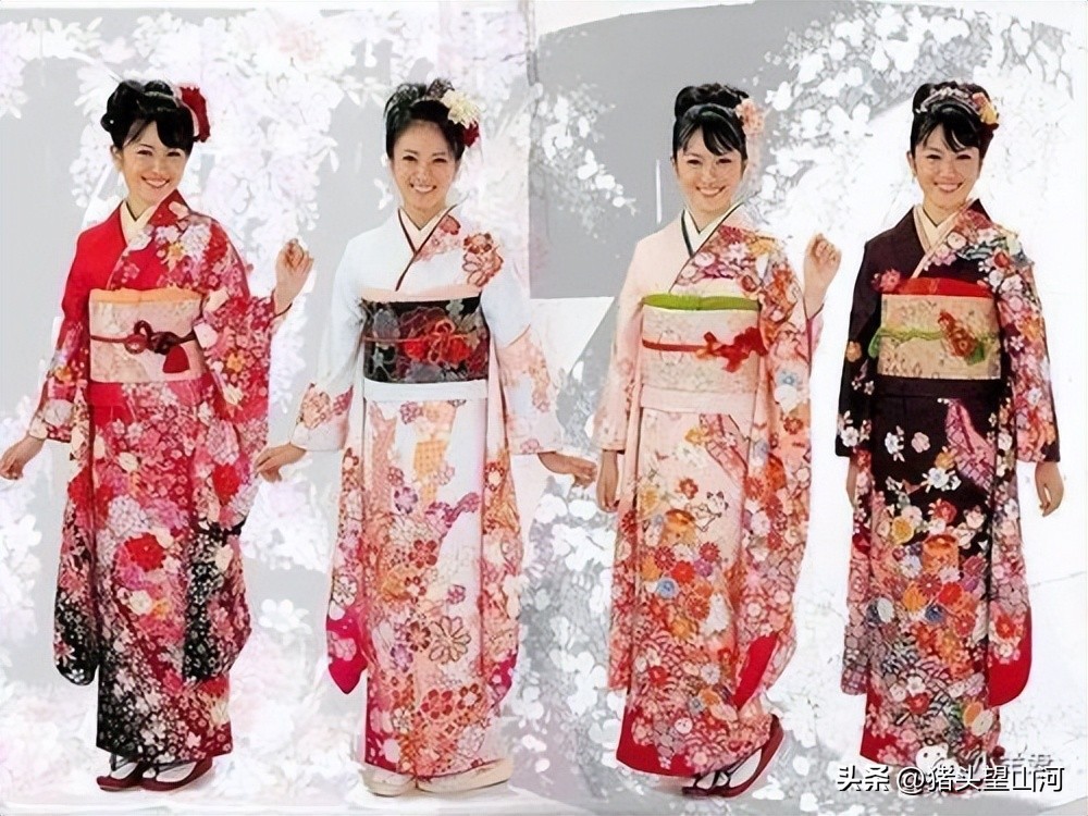 海口穿日本军服女孩和街头狗链爬行男子，低俗无知且无聊弱智