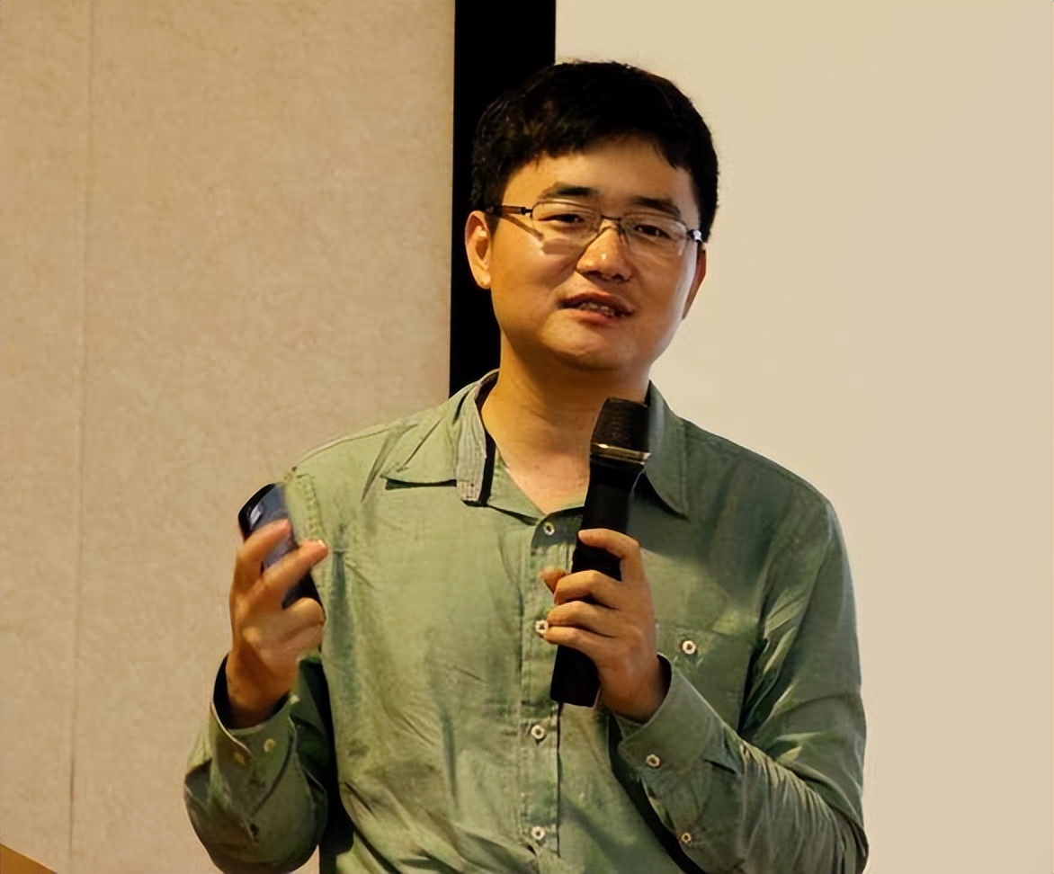 江西男人，25岁考研失败，30岁成副总裁，却被周鸿祎告了