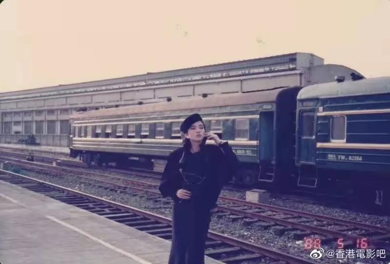 梅艳芳怎么走出失恋,梅艳芳漫步人生路