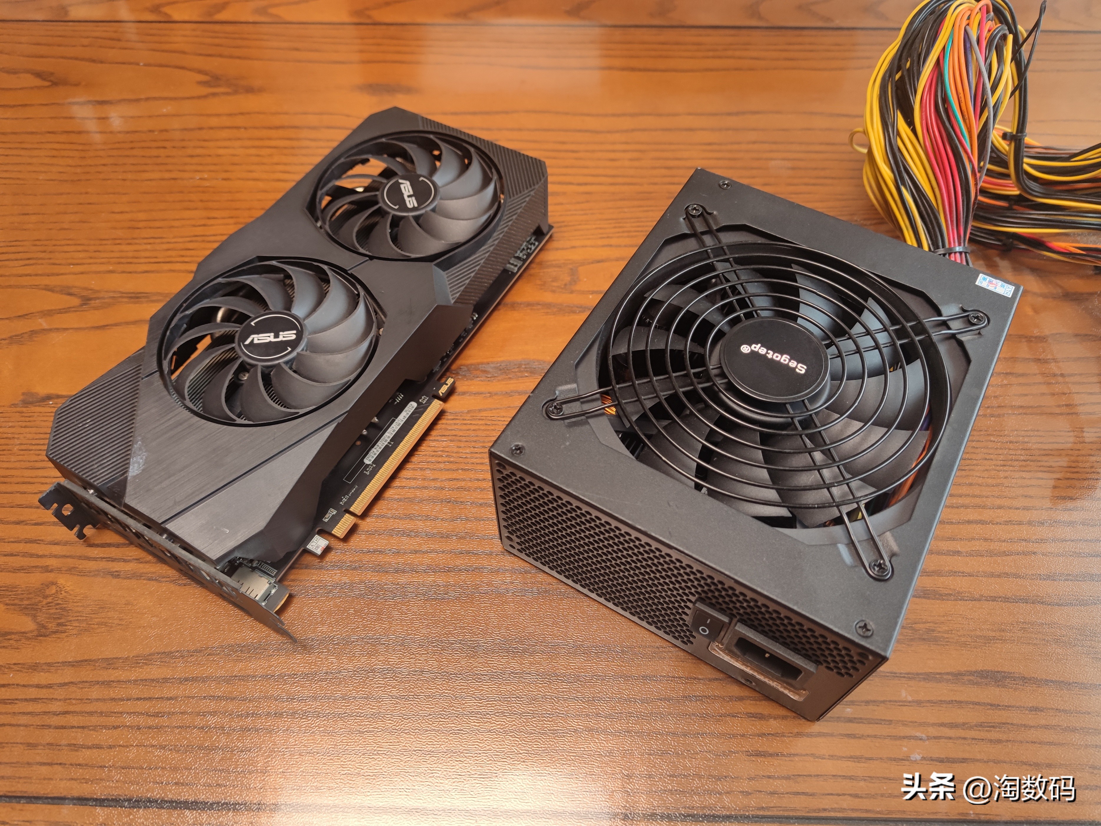 头铁矿卡配矿电:¥666块华硕RX5700+¥109块鑫谷金牌1250W装个机