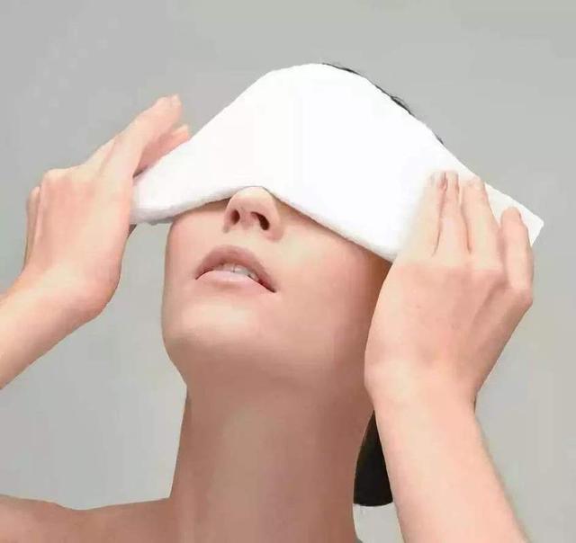 左眼皮或右眼皮跳有什么预兆,左眼皮上眼皮跳是好运还是厄运