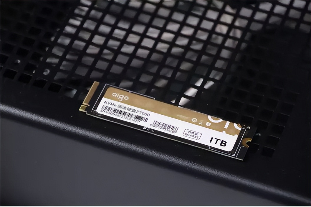 技嘉x670和b650主板区别,技嘉x670小雕支持固态pcie5.0