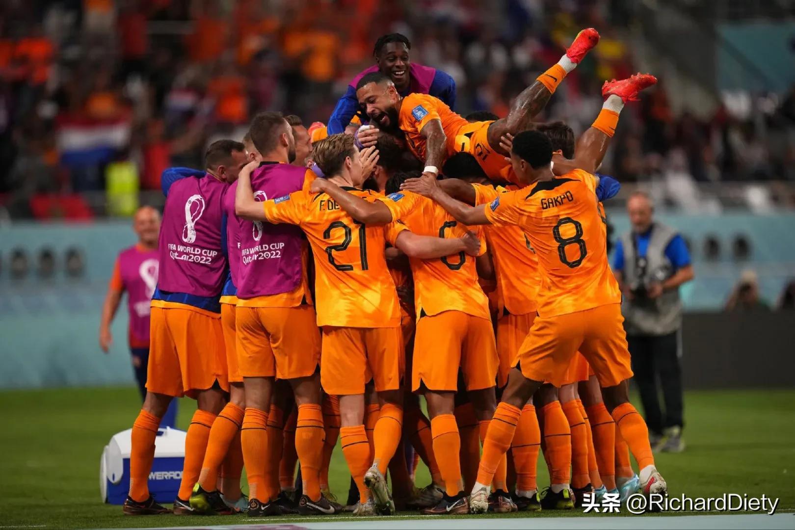 范加尔荷兰2:0挪威晋级世界杯,荷兰队范加尔新战术