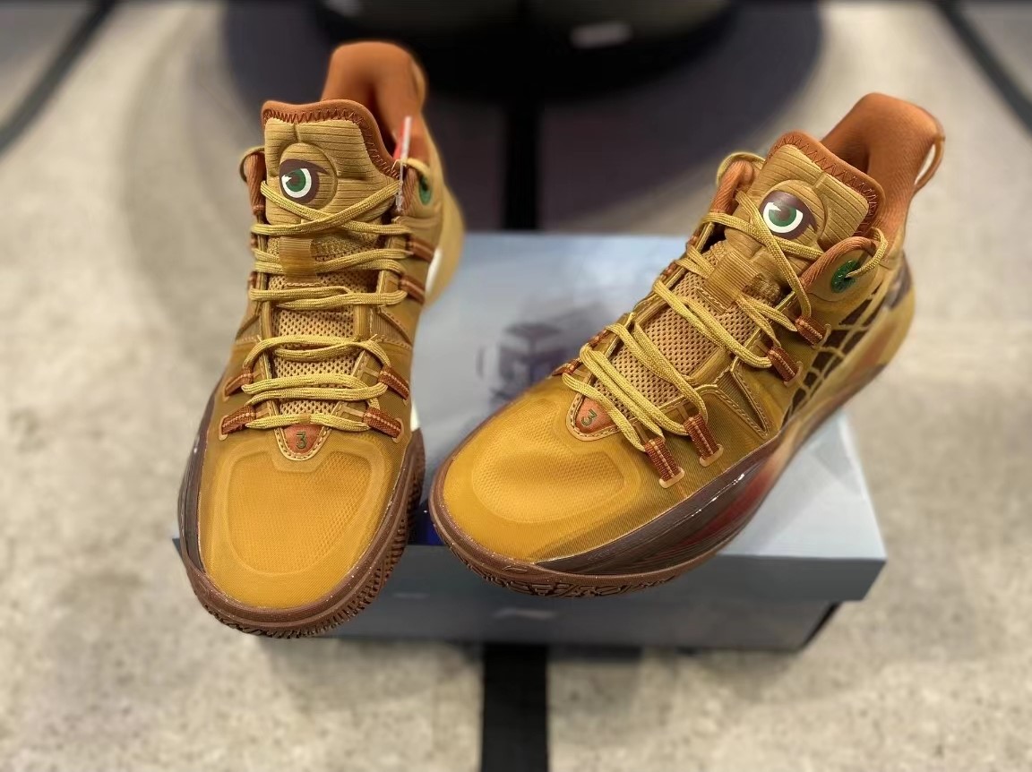 配色更新开始提速!李宁CJ2“里海大学”配色线下店抢先发售