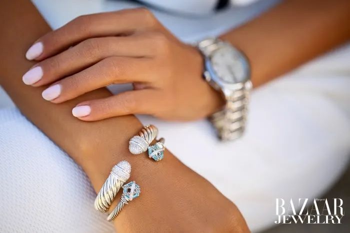 夏天担心藏不住“蝴蝶袖”？集齐明星博主教你“手镯转移*法大**”